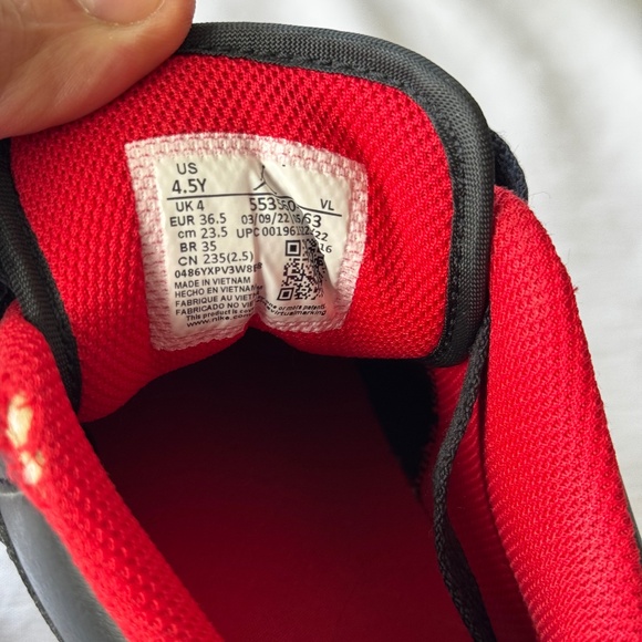 Nike Air Jordon 1 Low 4.5 Youth Black/White/Fire Red - Picture 3 of 14